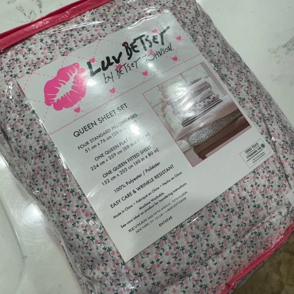 Betsey Johnson Pink Floral Queen Sheet Set - Picture 2 of 2